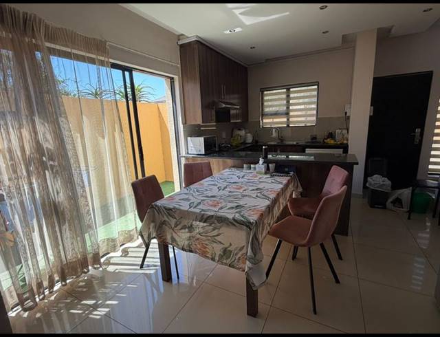 2 BEDROOM APARTMENT FOR SALE IN RASLOUW GARDENS